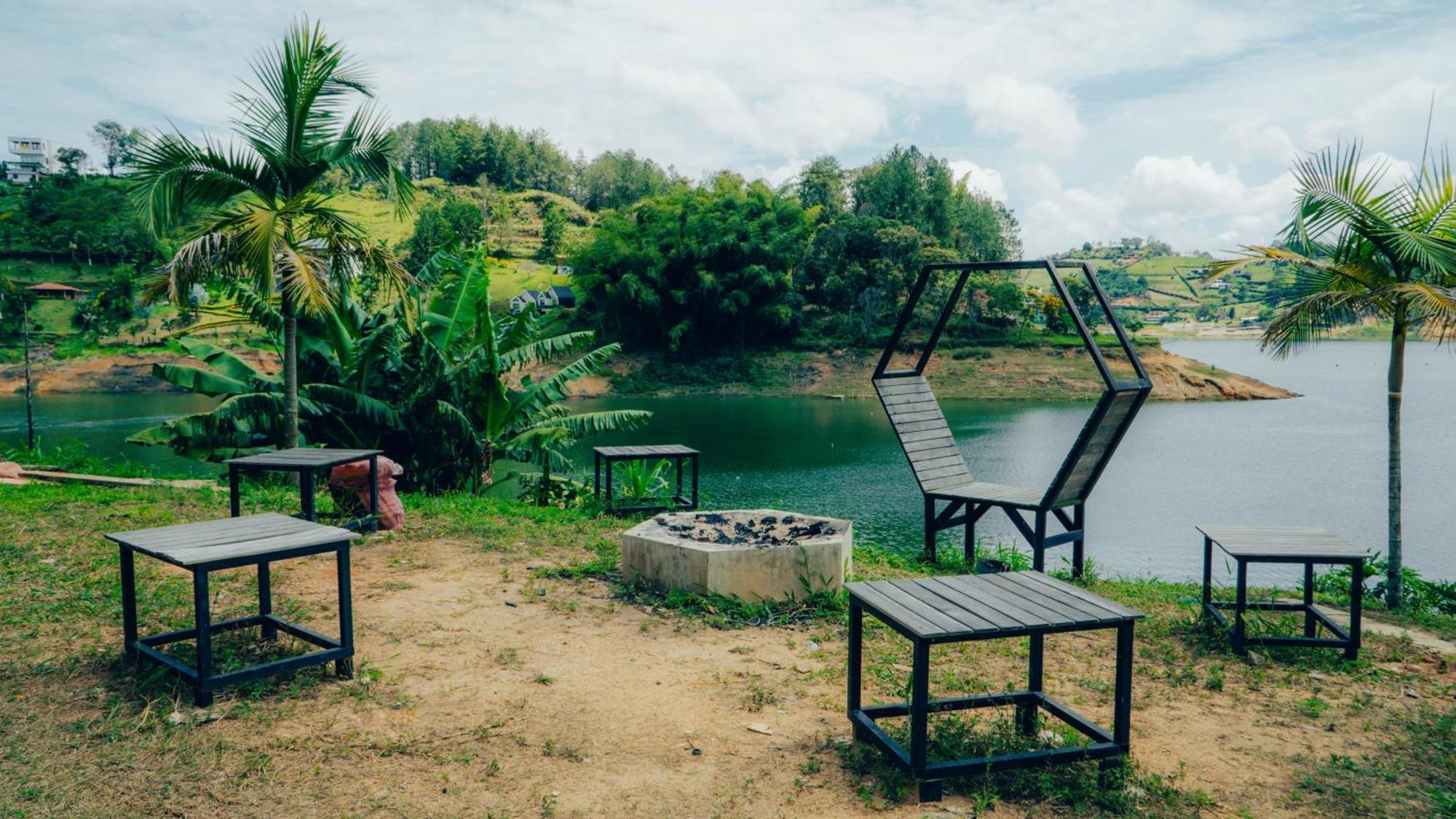 Viajero Guatape Hostel & Lake Club Extérieur photo