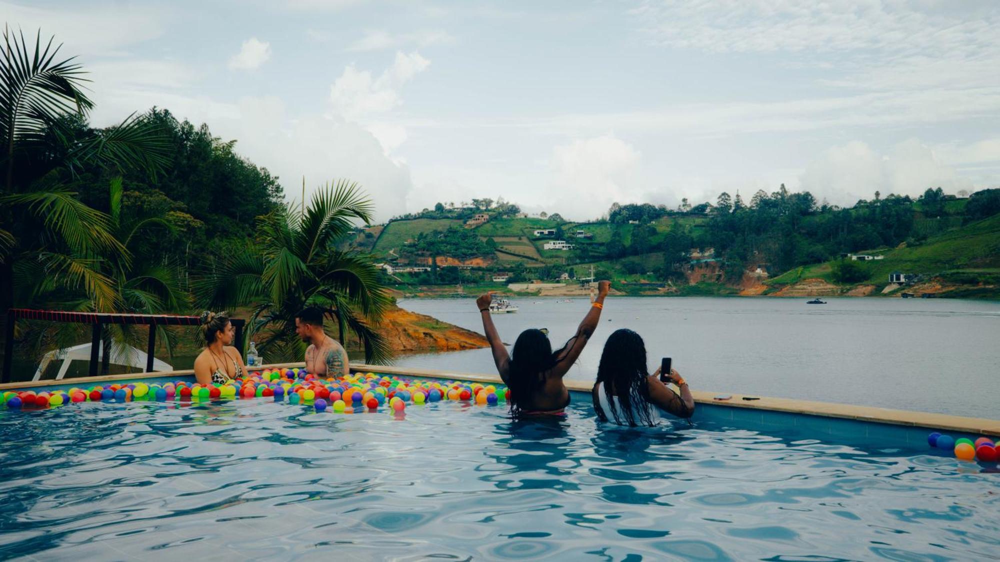 Viajero Guatape Hostel & Lake Club Extérieur photo